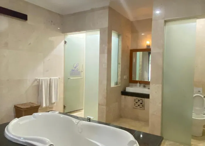 Privat Pool At *